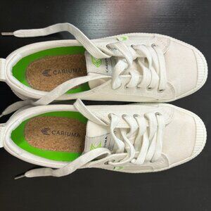 Cariuma OCA Low Off-White Canvas Sneaker Women + free new extra insoles